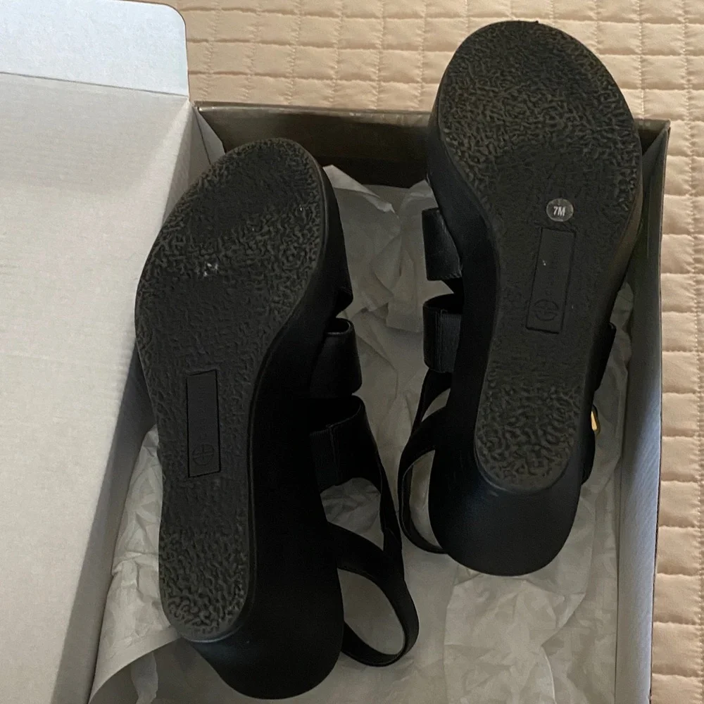 Giani Bernini Black Leather Wedge Sandals